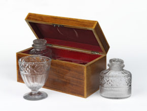 茶叶盒;紫檀,削减玻璃瓶&盆地;盖子打开,玻璃器皿的盒子。