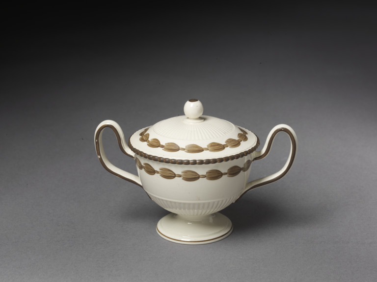 冰淇淋杯,lead-glazed陶器,在工厂的约西亚·韦奇伍德,伊特鲁利亚,斯塔福德郡,英格兰,1780 - 1800年博物馆c.219&a - 1939©维多利亚和艾伯特博物馆,伦敦