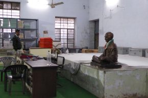 甘地在印度土布店的雕像,斋普尔。