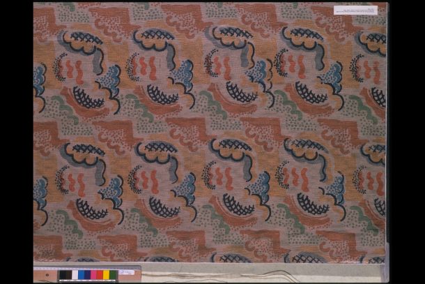 t.301 - 1934,“云”装饰织物设计的邓肯·格兰特对艾伦•沃尔顿纺织品©1932年维多利亚和艾伯特博物馆,伦敦