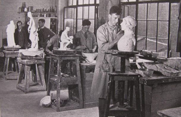 铸造厂商在博物馆在1930年的工作。工厂于1952年关闭。伦敦©维多利亚和艾伯特博物馆。