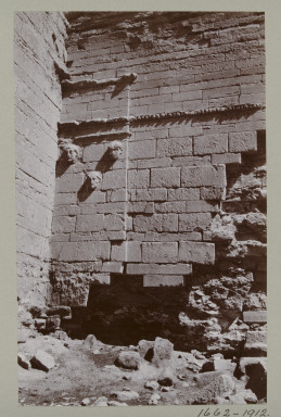 1662 - 1912年拍摄照片描绘雕刻在南方的北墙荔湾区在赫拉的废墟,伊拉克。伊拉克