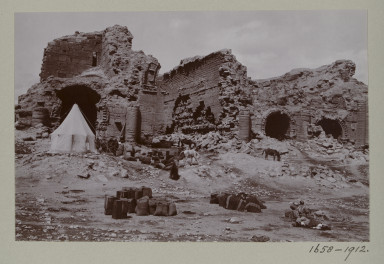 1658 - 1912年的照片与马和成堆的照片描绘和解哈提拉遗迹的供应,伊拉克。伊拉克