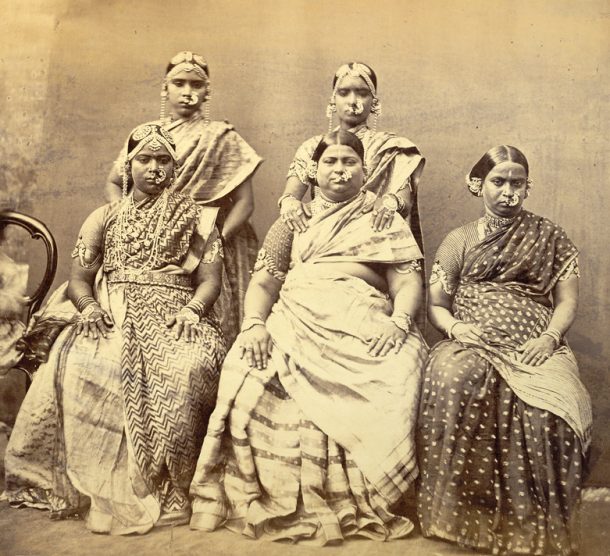 群妇女从马德拉斯,显示方式珠宝架1870 (ASI)