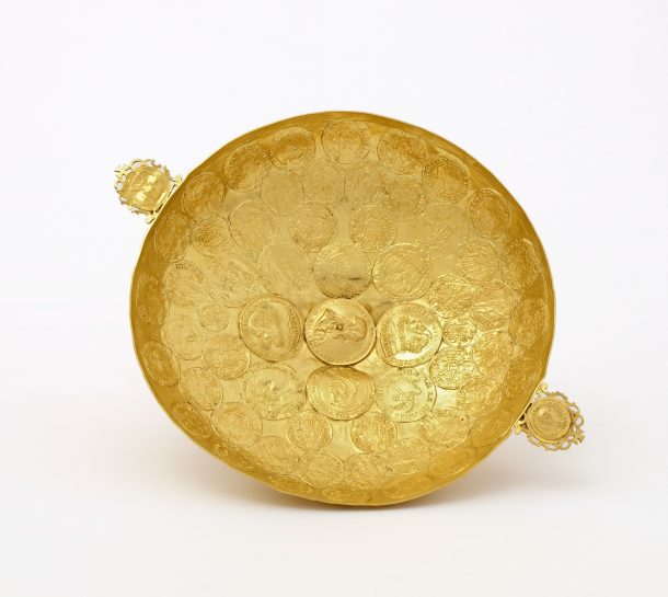 金浅杯,西里西亚,1619;直径23厘米。