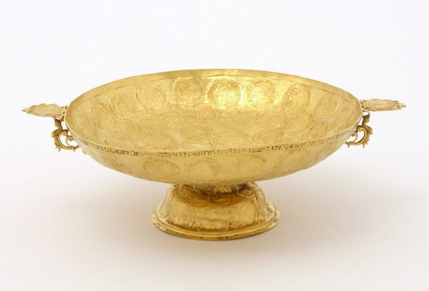 金浅杯,西里西亚,1619;直径23厘米。