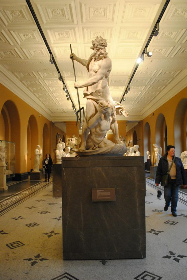 海王星和特里同统治英国雕塑©维多利亚和艾伯特博物馆,伦敦
