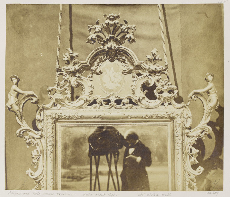 威尼斯镜子雕刻&镀金的框架;查尔斯·瑟斯顿·汤普森(1816 - 68),蛋白打印;从这张专辑,家具展出戈尔,1853年约翰·韦伯》。