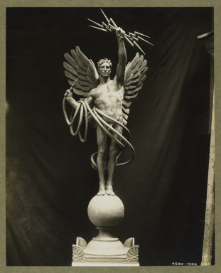 4500 - 1938年雕塑“电力”伊芙琳的照片比阿特丽斯朗文的照片