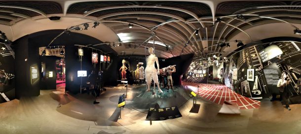 360度的窗帘:庆祝40年的剧院在伦敦和纽约©维多利亚和艾伯特博物馆,伦敦
