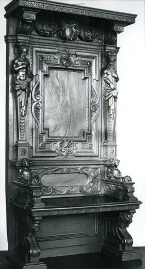 9 - 1881,正式的椅子,核桃,意大利,1550 - 1600。©V&A博物馆
