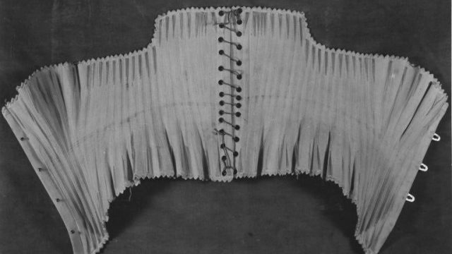 编织的胸衣,查尔斯拜耳,英国,伦敦,1879 - 85。亚麻、丝绸和鲸骨(鲸须)、博物馆:t.114&a - 1938。