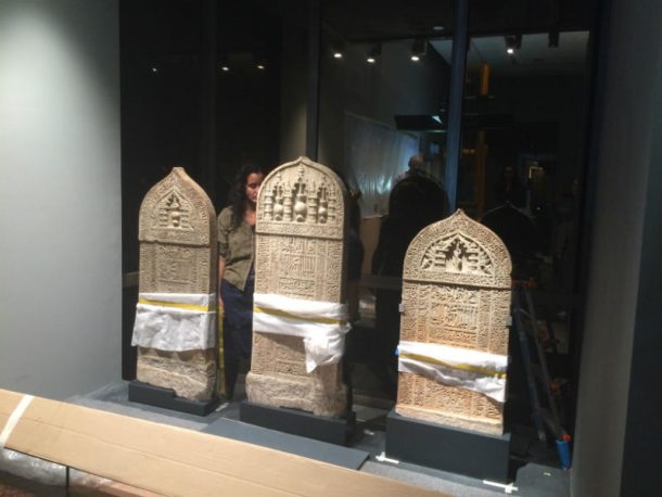 墓碑是准备显示在阿曼的国家博物馆。图像蒂姆·斯坦利©维多利亚和艾伯特博物馆,伦敦