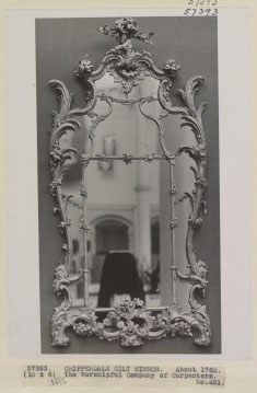 镜子——镀金逐齐本德尔、英语;c.1760。由木匠的崇拜的公司,1926年版。- 57393。