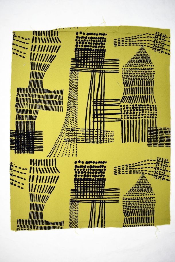 黑色和黄色的纺织品设计的特伦斯•康兰爵士