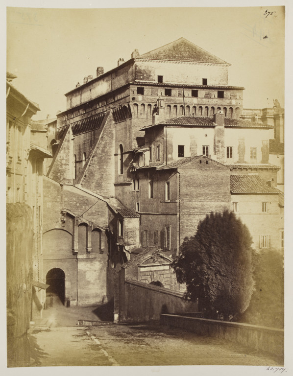 狮子座城的照片，包括梵蒂冈庭院和西斯廷教堂的外观