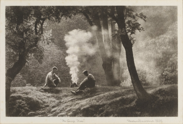 营火,照片,赫伯特贝尔斯托,1933年,英国皇家摄影学会收藏在博物馆,获得遗产彩票基金的慷慨援助和艺术基金