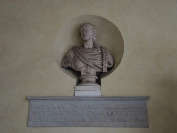 图7。弗朗西斯科·Carradori(1747 - 1824),彼得罗莱奥波尔多d 'Asburgo罗瑞拉,白色大理石,h。大约78厘米。学院di美女Arti回廊,佛罗伦萨。
