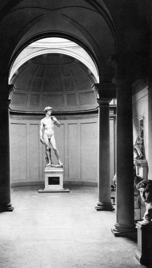 米开朗基罗的大卫上美术学院,后1903 - 1909年赌注。注意头部的石膏模型显示在右边(Alinari档案,发表在L 'Accademia,米开朗基罗,L 'Ottocento, cit, p。46岁的细节)。