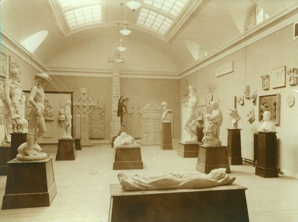 6尼格和其他石膏在邓迪的病房路后在1911年重新显示。邓迪版权库、休闲和文化。