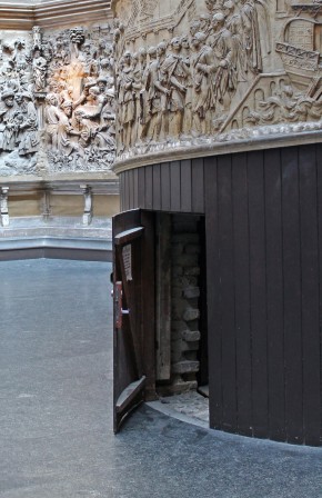入口图拉真柱的法院。©詹姆斯Rigler