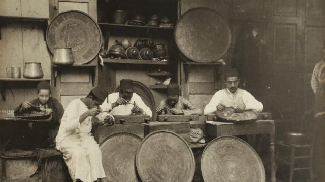 19世纪在开罗铜匠的照片