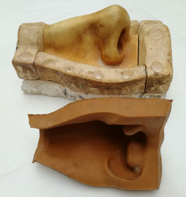 鼻子模具石膏做的可能是一个基于乙烯的灵活的造型材料。后来创建的柔性模具替换原来的石膏部分?形象,j . Puisto由大英博物馆的受托人。