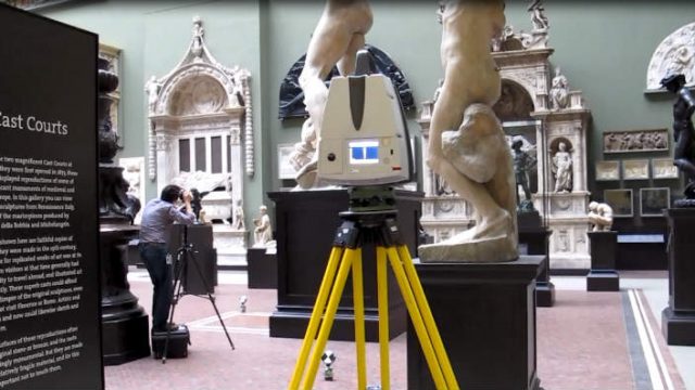 与激光雷达数据捕获激光扫描仪(前景)和摄影(背景)。图像Johanna Puisto©维多利亚和艾伯特博物馆,伦敦。
