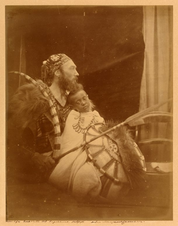 “Dejatch Alamayou &岜沙Felika”,由茱莉亚•玛格丽特•卡梅伦照片,1868年7月,英国怀特岛。博物馆没有。rps.707 - 2017。伦敦©维多利亚和艾伯特博物馆