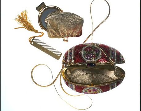 Fabergé鸡蛋风格的包与钱包，镜子，和梳子