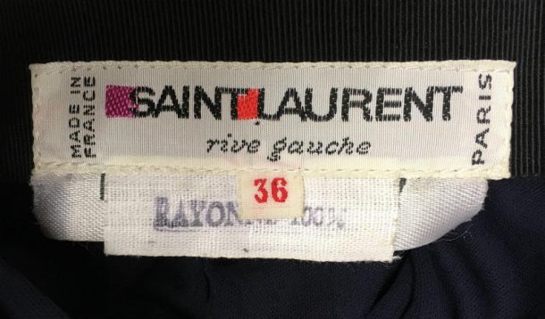 标签衣服t.122:1 - 2009年读了圣洛朗在法国巴黎扭歪扭